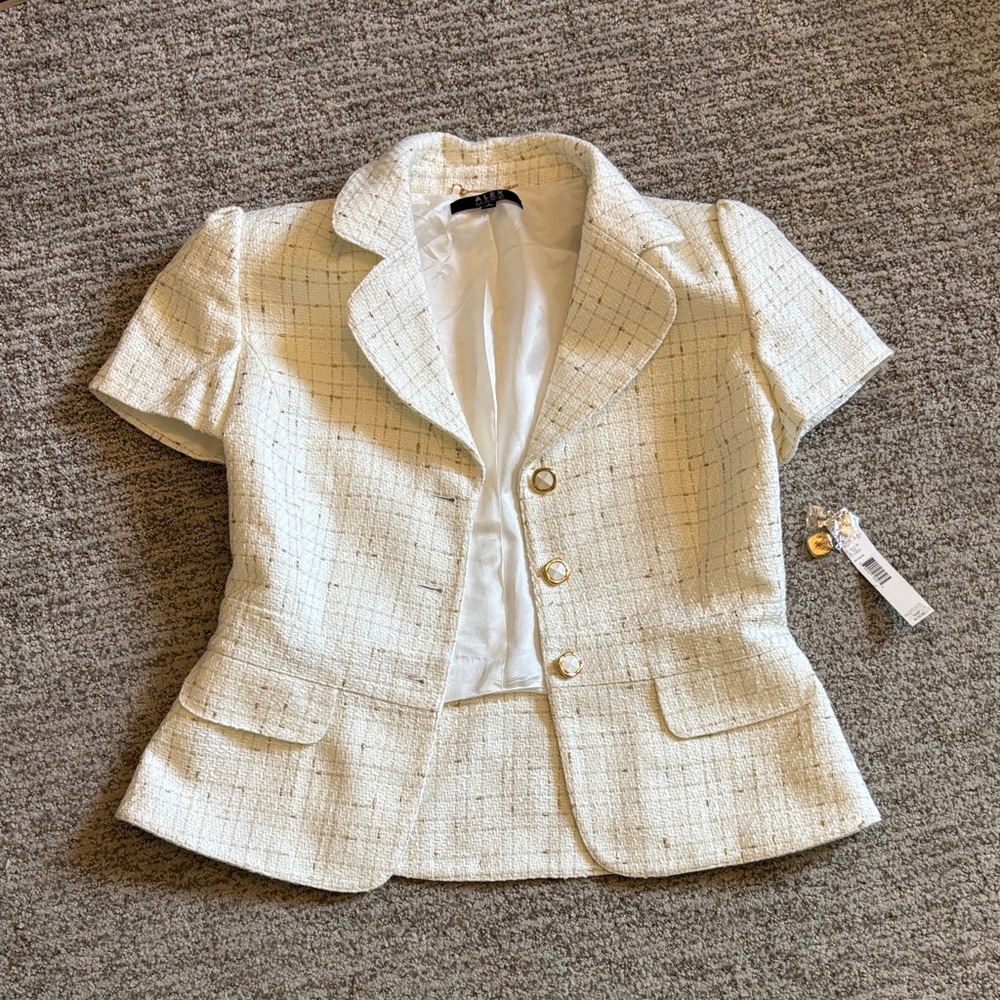 Chic Cream Short Sleeve Blazer with shoulder pads
